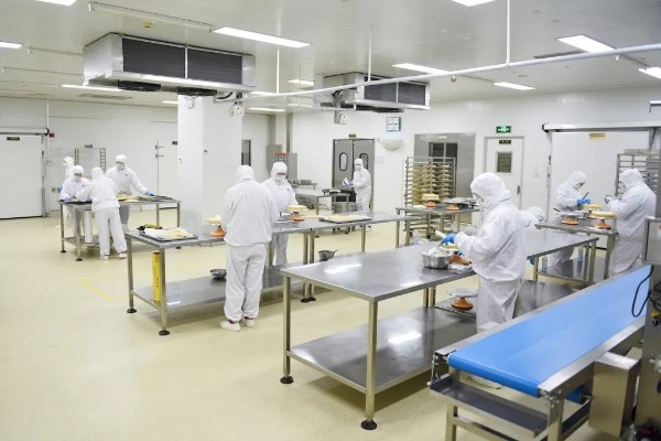 滬郊食品加工企業(yè)加速?gòu)?fù)工增產(chǎn)，守護(hù)市民餐桌豐盛與健康